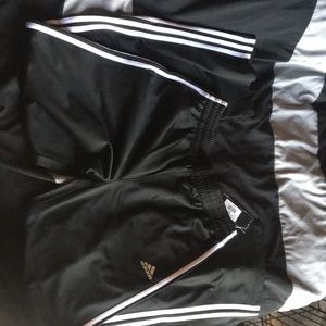 Adidas Black/white sweats XL BOYS/fit SM in women